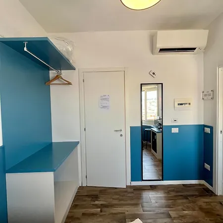 Konukevi South Hands 4*