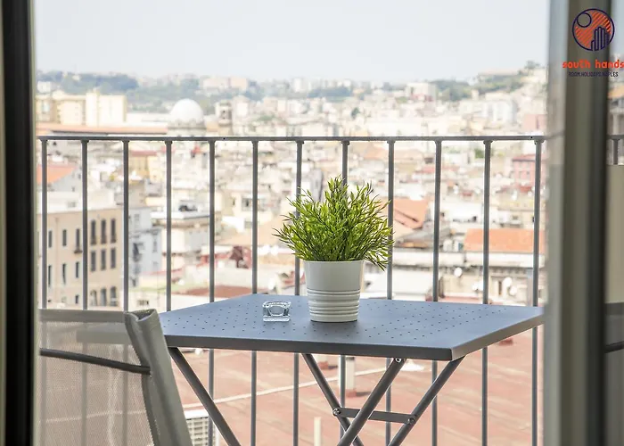 South Hands Νάπολη